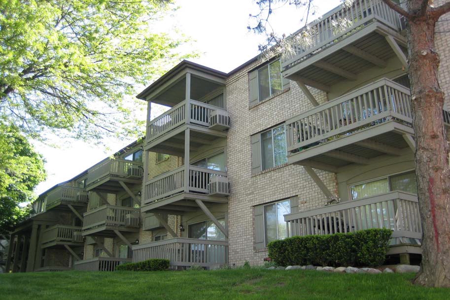 Overbrook Village Apartments in Southgate, MI - Foto de edificio