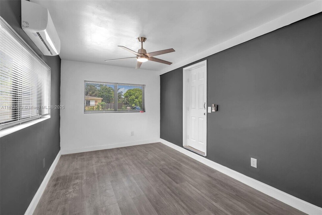 14600 NW 11th Ct in Miami, FL - Foto de edificio