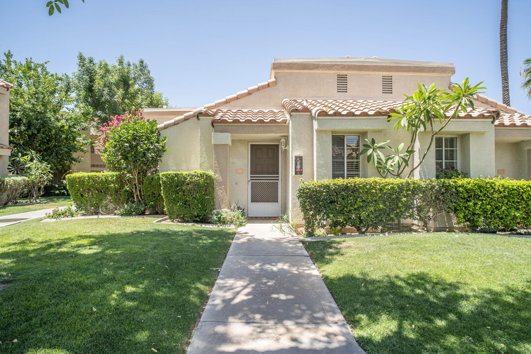 74800 Sheryl Ave in Palm Desert, CA - Building Photo