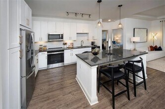 2180 Shadowood Pkwy in Atlanta, GA - Building Photo - Building Photo