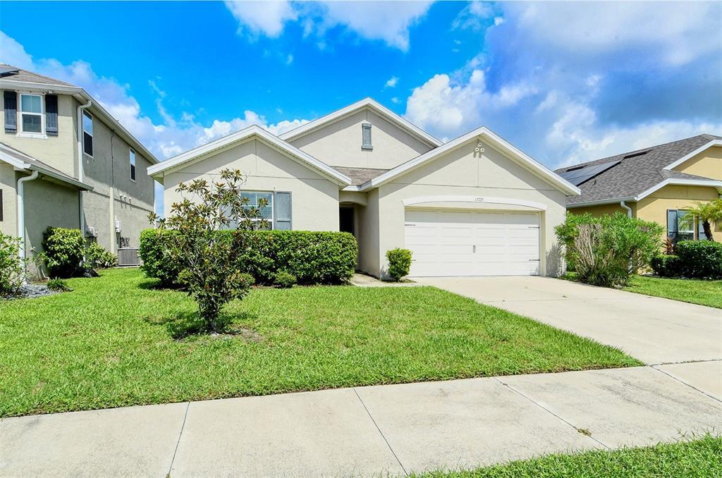 15725 High Bell Pl in Bradenton, FL - Building Photo