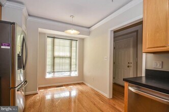 8860 Ashgrove House Ln in Vienna, VA - Building Photo - Building Photo