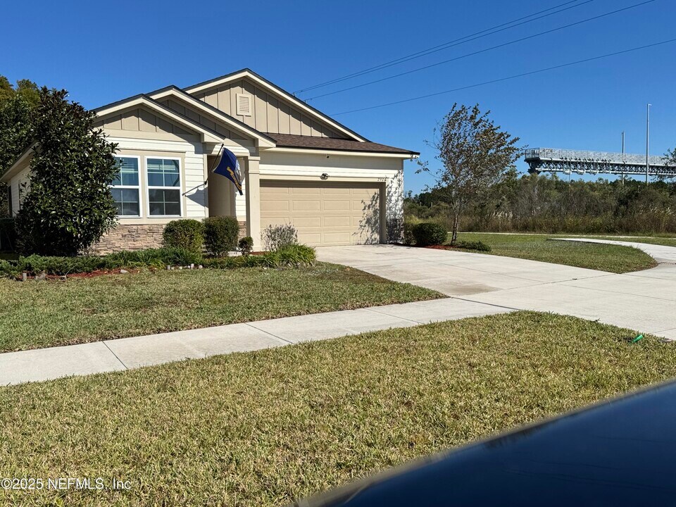 2904 Laurel Springs Dr in Green Cove Springs, FL - Building Photo