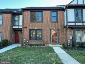 13 Dickens Square in Timonium, MD - Building Photo