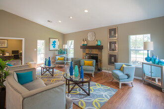 Parks at Treepoint in Arlington, TX - Building Photo - Interior Photo