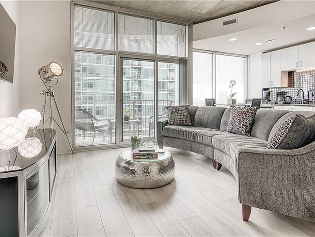 property at 943 Peachtree St NE