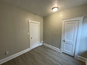 6807 Worley Ave in Cleveland, OH - Building Photo - Building Photo