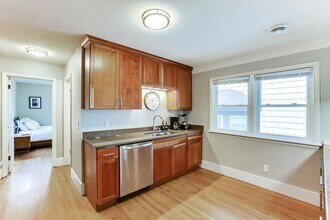 1638 Marshall Ave in St. Paul, MN - Building Photo - Building Photo