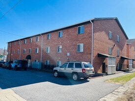 1011 Grove Ave in Radford, VA - Building Photo