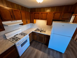 17041 Wilby Ln in Bristol, VA - Foto de edificio - Building Photo