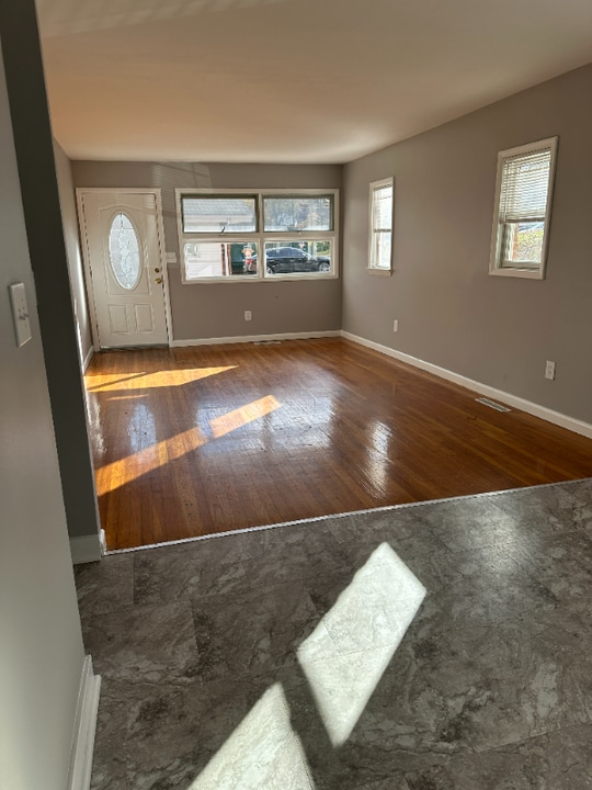 40 Whitewood Rd in Waterbury, CT - Building Photo