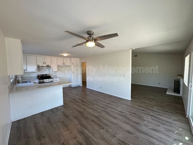 823 Aspen St in Corona, CA - Building Photo - Building Photo