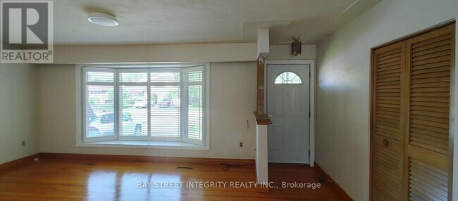 11 Southill Dr in Hamilton, ON - Building Photo - Building Photo