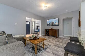 5212 Puritan Ave in Tampa, FL - Building Photo - Building Photo