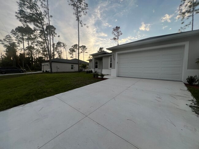 4327 Kinlock St in North Port, FL - Foto de edificio - Building Photo