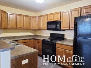 251 Bunting Ln, Unit 201 in Mankato, MN - Building Photo - Building Photo