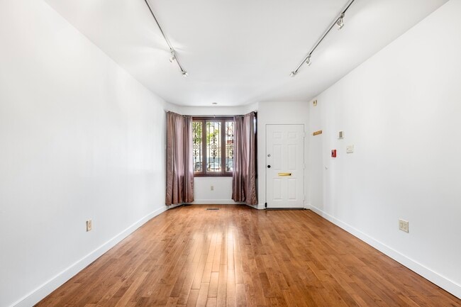 532 S 15th St, Unit A in Philadelphia, PA - Building Photo - Building Photo