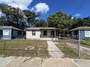 2110 Brackland St in Jacksonville, FL - Building Photo - Building Photo
