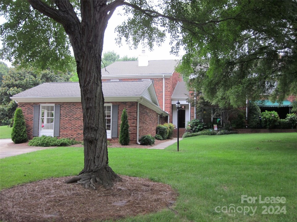 7350 Quail Meadow Ln in Charlotte, NC - Foto de edificio