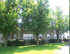 Plymouth Meeting Apartments in Liverpool, NY - Building Photo - Building Photo