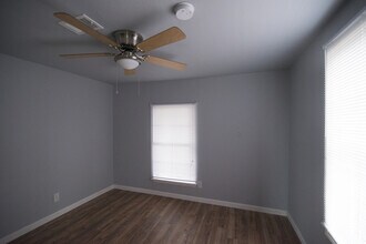 1200 Walnut Ave in Austin, TX - Building Photo - Building Photo