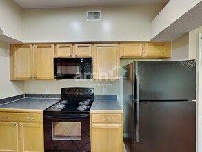 633 Prince Ln in Oviedo, FL - Foto de edificio - Building Photo