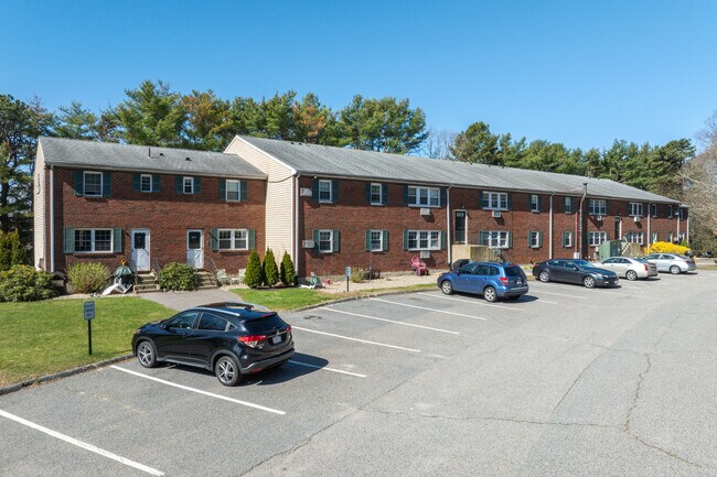 Village at Plymouth in Plymouth, MA - Foto de edificio - Building Photo