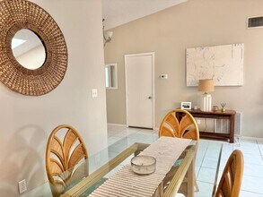 1626 Lara St NE in Palm Bay, FL - Building Photo - Building Photo