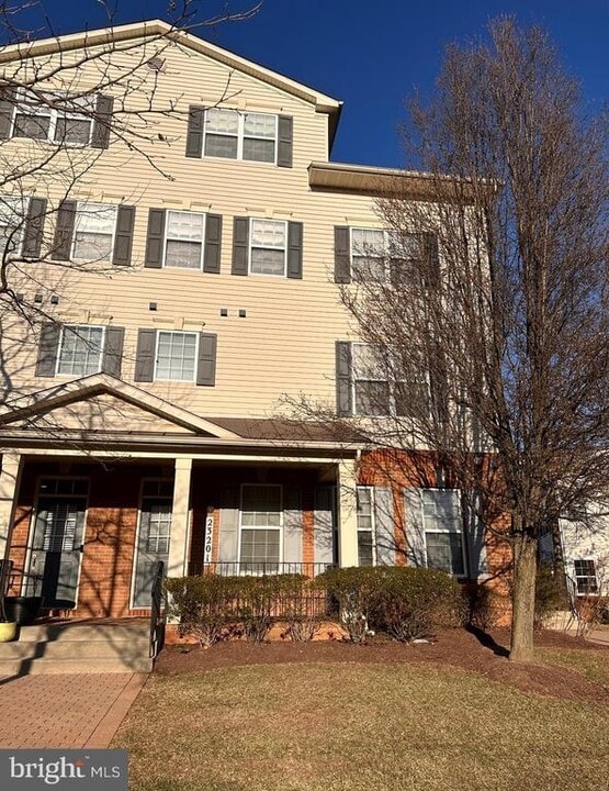 23201 Observation Dr in Clarksburg, MD - Building Photo