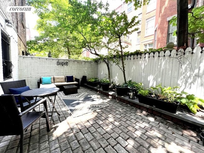 property at 25 W 70th St