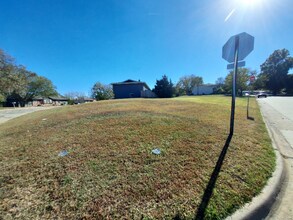 801 Dondee Dr in Manhattan, KS - Building Photo - Building Photo