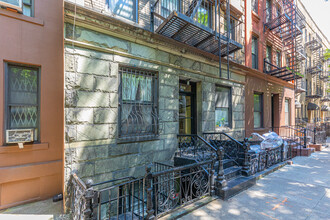 321 E 85th St in New York, NY - Building Photo - Building Photo