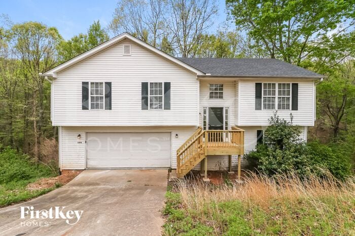 1074 Bridle Creek Dr in Flowery Branch, GA - Building Photo