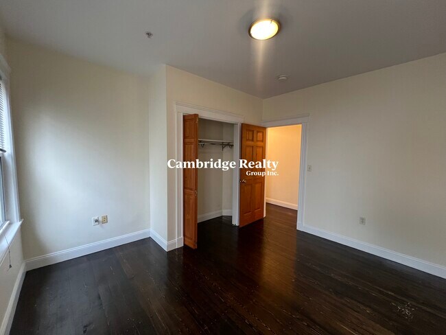 6 Giles Park, Unit 1