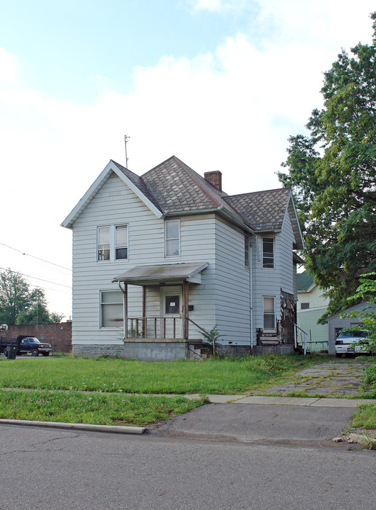 372 Porter St in Warren, OH - Foto de edificio