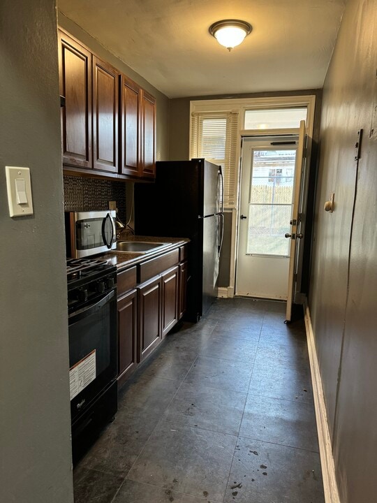319 Parkland Pl SE in Washington, DC - Building Photo