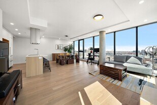 1 Blvd. De Maisonneuve Ouest in Montréal, QC - Building Photo