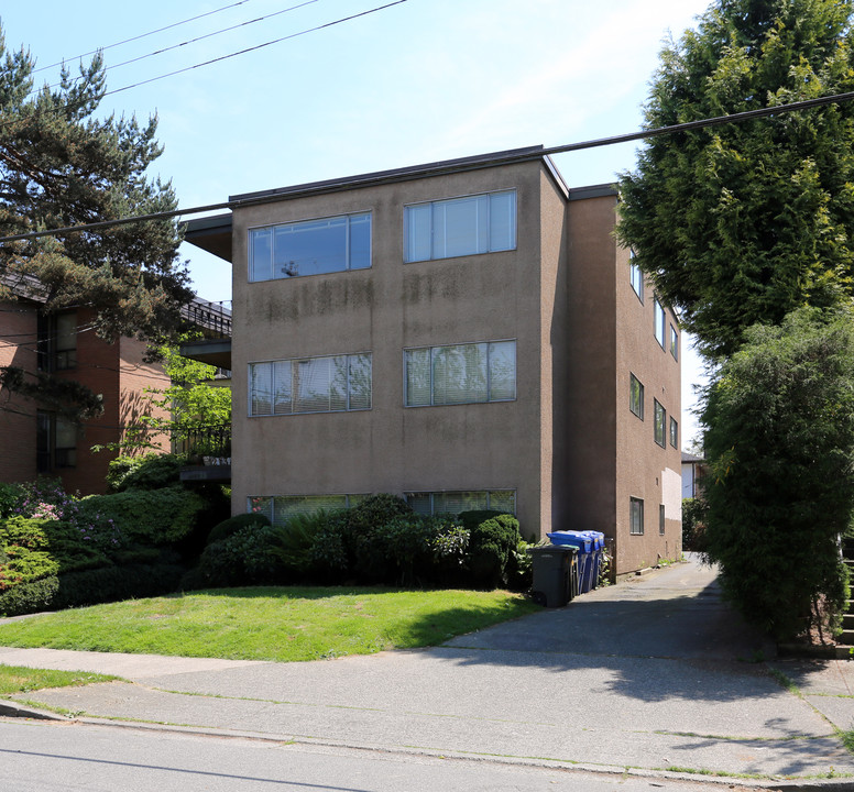 Kits Apartments in Vancouver, BC - Building Photo