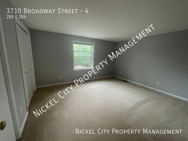 3710 Broadway in Buffalo, NY - Foto de edificio - Building Photo