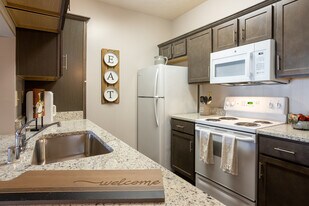 Garden Gate Apartments in Louisville, KY - Building Photo