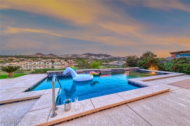 72 Bella Lago Ave in Henderson, NV - Building Photo - Building Photo