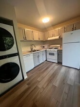 557 E Shag Bark Ln in Streamwood, IL - Building Photo - Building Photo