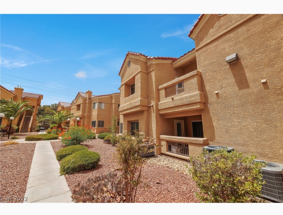 900 Heavenly Hill Ct in Las Vegas, NV - Foto de edificio