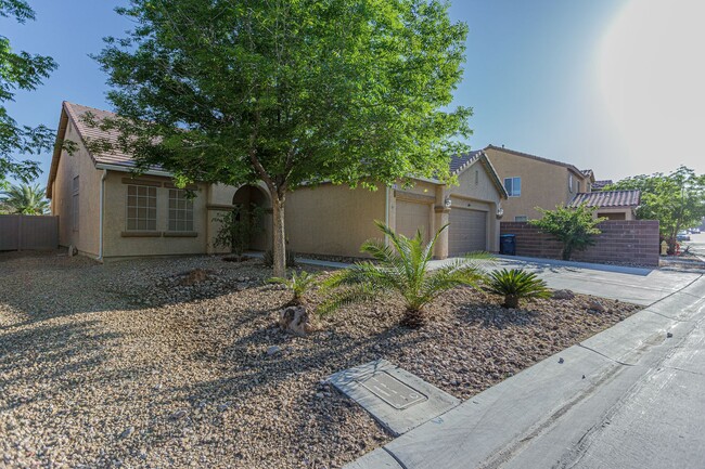 5785 Alington Bend Dr in Las Vegas, NV - Building Photo - Building Photo