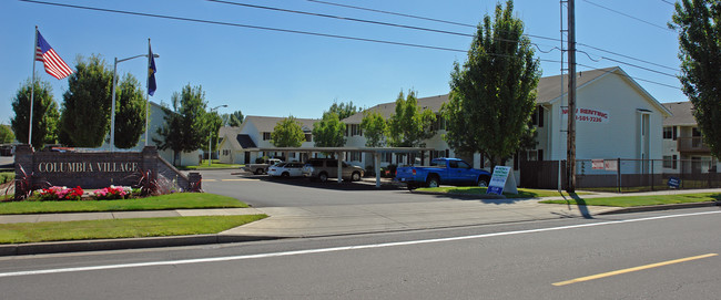 Columbus Village in Salem, OR - Foto de edificio - Building Photo