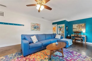 1604 58th St S in Gulfport, FL - Building Photo