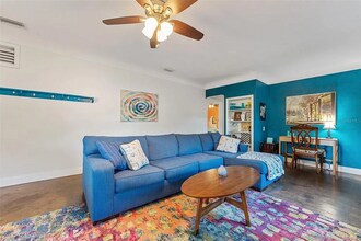 1604 58th St S in Gulfport, FL - Foto de edificio - Building Photo