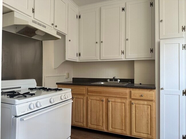 7 Concord Ave, Unit 110 in Cambridge, MA - Foto de edificio - Building Photo