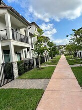 4609 NW 83rd Path in Doral, FL - Building Photo - Building Photo
