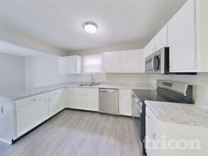 6503 Townsend Way in Indianapolis, IN - Foto de edificio - Building Photo